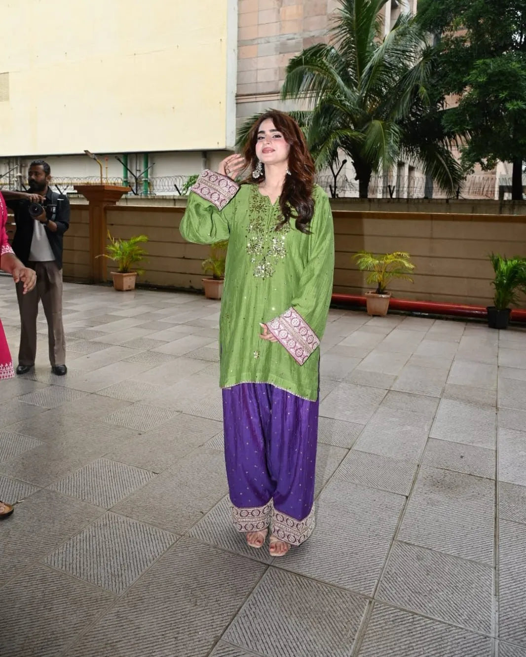 Ayesha khan Farsi suit set
